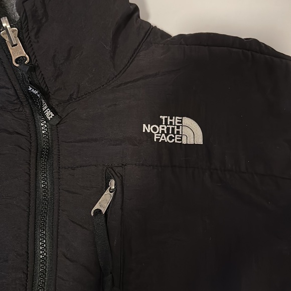 I am selling a Men’s/ Women’s unisex North face jacket - Picture 2 of 6